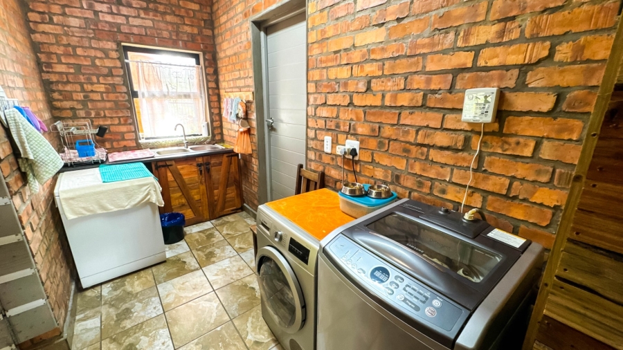 4 Bedroom Property for Sale in Fraaiuitsig Western Cape